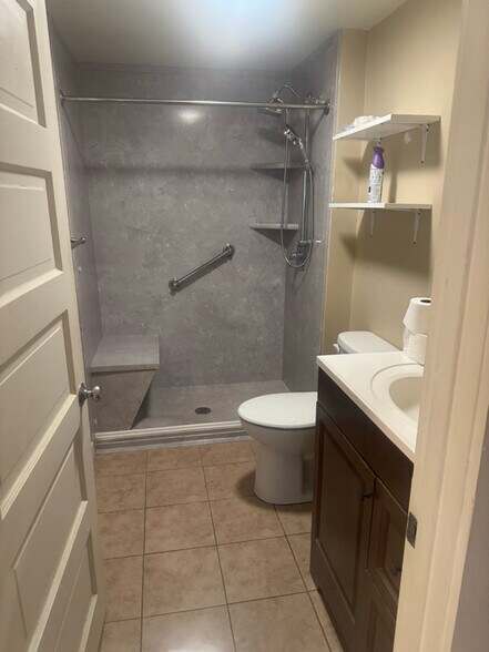 Building Photo - 103 Bowling Ln