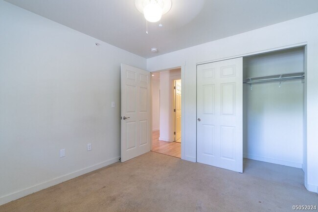 Building Photo - $3,400 | 3br/2ba Condominium in Sixty Park...