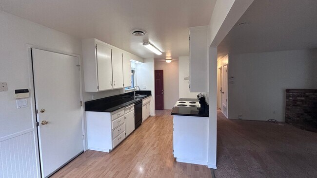 Building Photo - 2004 Robbie Ave