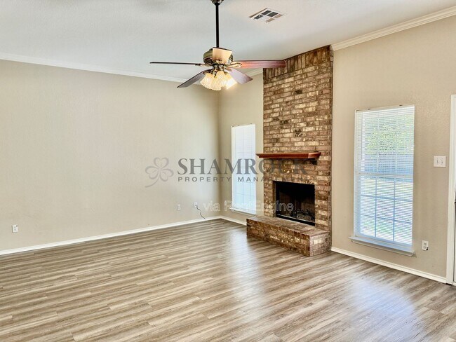 Building Photo - 116 Lindenwood Ln W
