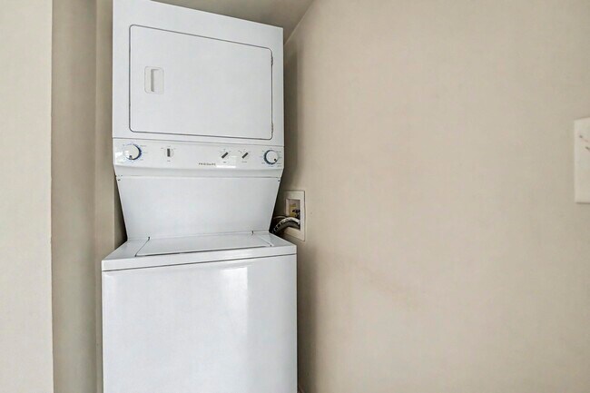 Building Photo - 5200 NW 31st Ave