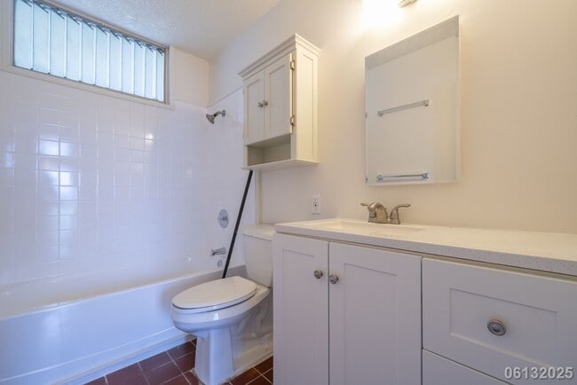 Building Photo - 2 Bed 1 Bath Condo In Valleyview Melemanu