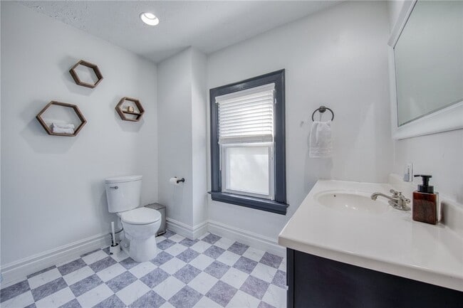 Building Photo - 911 Nevin Ave