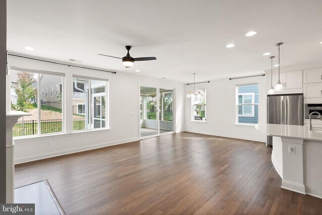 Building Photo - 121 Cowbird St