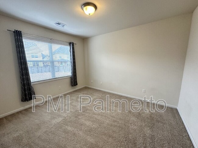 Building Photo - 933 Centennial Dr