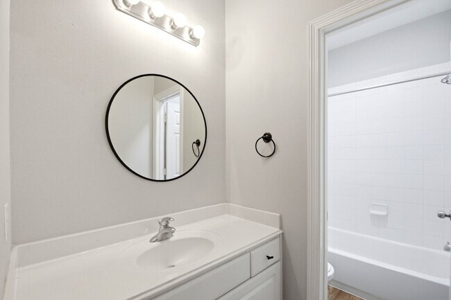 Building Photo - 930 Sterling Creek Cir