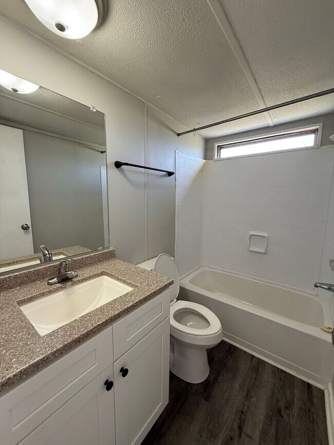 Building Photo - Nice 2 bedroom, 2 bath Mobile home