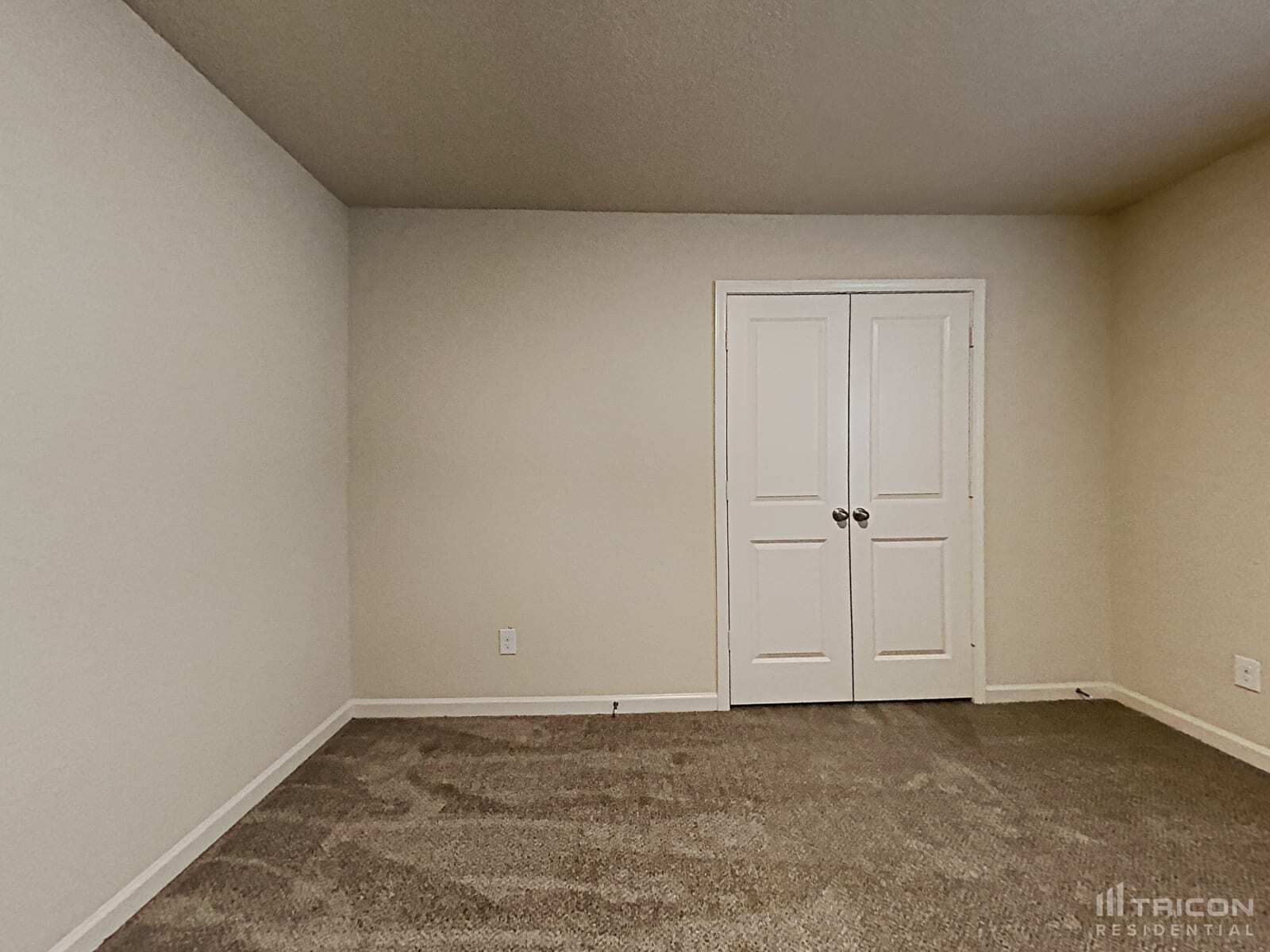 Building Photo - 806 Golden Bell Wy