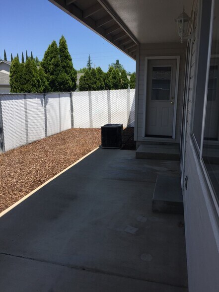 Building Photo - 1221 Skeeters Ln