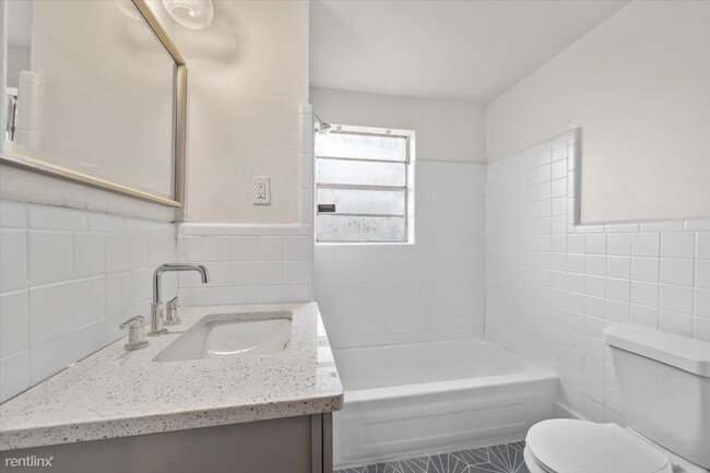 Building Photo - 3 br, 2 bath Duplex - 929 Oglethorpe Avenu...