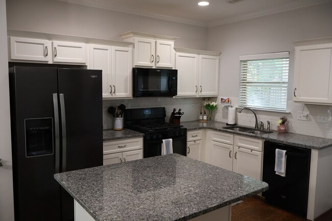 Building Photo - 2043 Springfield Dr