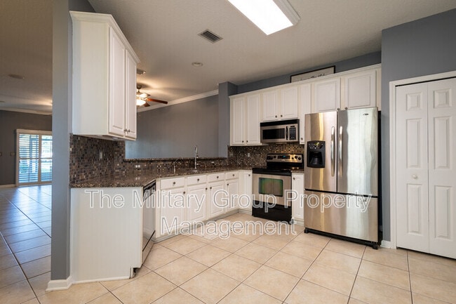 Building Photo - 9777 Summer Grove Way W