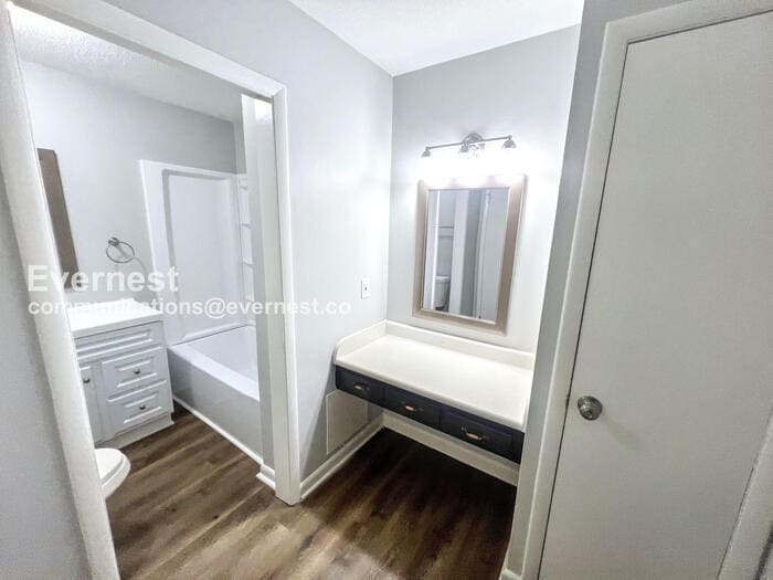 Building Photo - 605 Blaine Dr SW