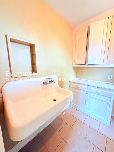 Building Photo - 4203 Cortland St