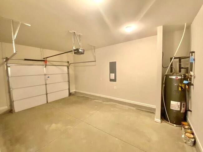Building Photo - 230 Mahone Dr