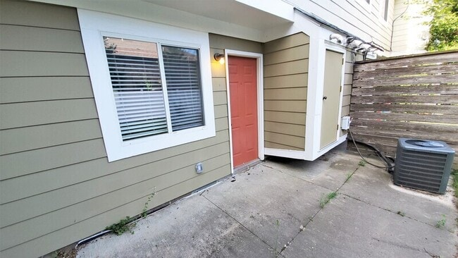 Building Photo - 448 N 18th Ave