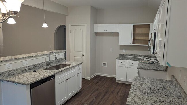 Building Photo - 703 Park Ln