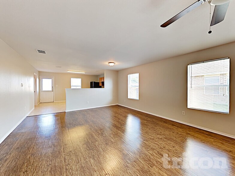 Building Photo - 2513 Thousand Oaks Dr