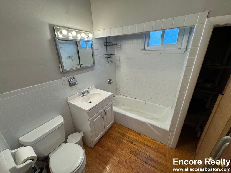 Building Photo - 23 Tufts St