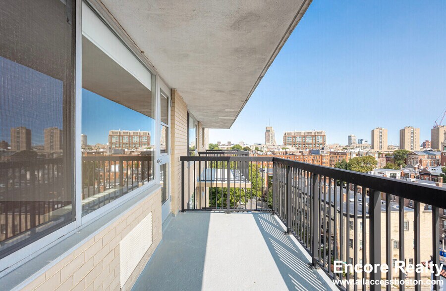 Building Photo - 57 Monmouth St