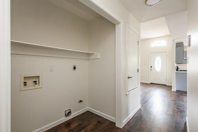 Building Photo - 753 Snake Dr