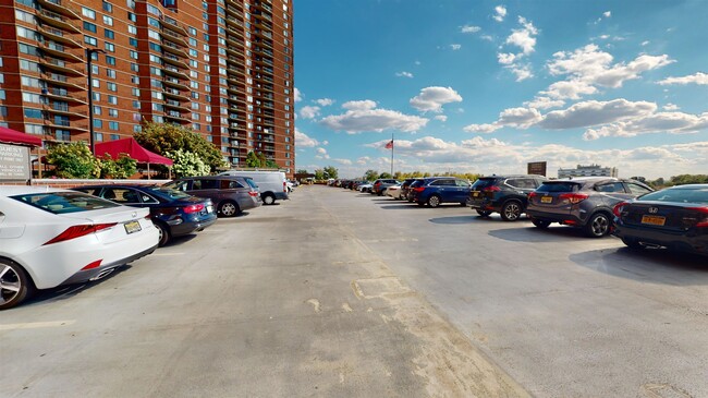 Building Photo - 1240 Harmon Cove Tower