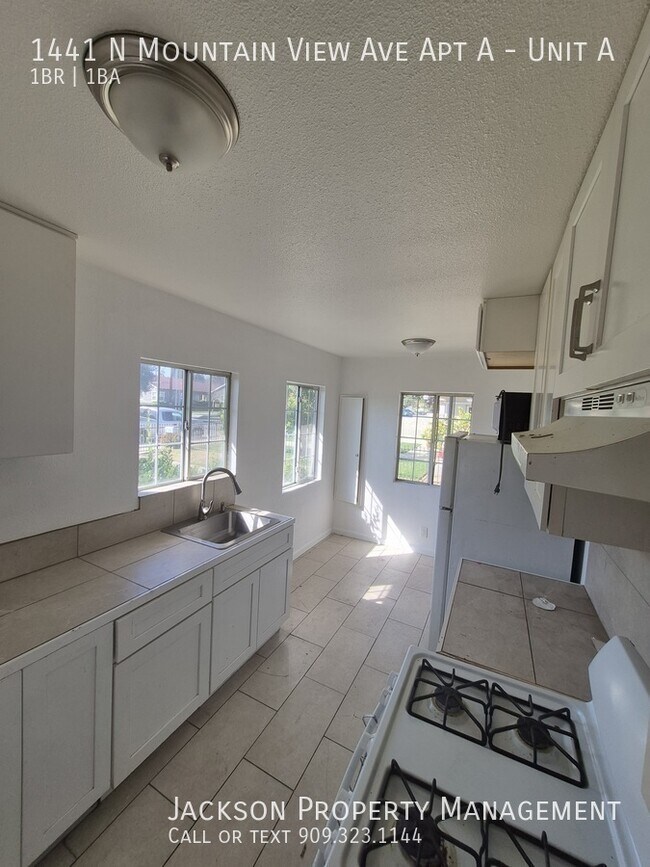 Building Photo - 1441 N Mountain View Ave