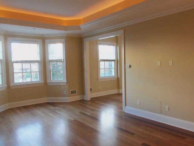 Building Photo - 1031 Oval Rd