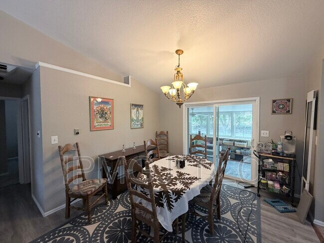 Building Photo - 2718 Del Mar Dr