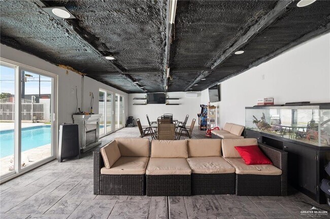 Building Photo - 11 W Business Hwy 83