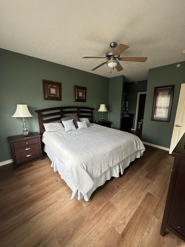 Building Photo - Furnished 2 Bedroom 2 Bath Executive Apart...