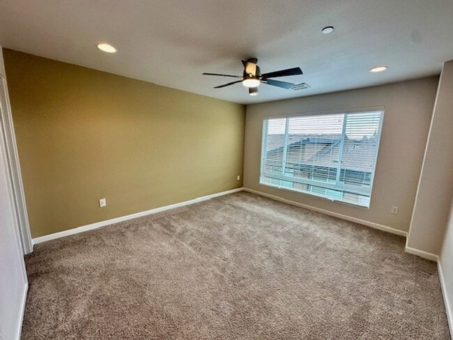 Building Photo - 3Bd/2.25Ba Seattle Townhouse