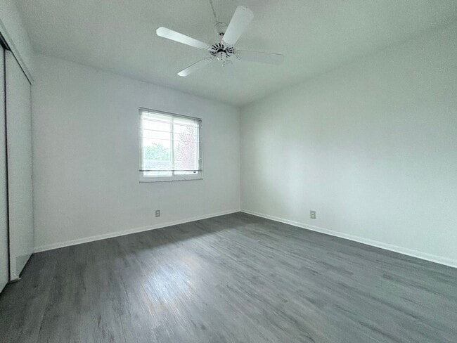 Building Photo - 55+ Community 2/2, Free Water, Pool, Exercise Room