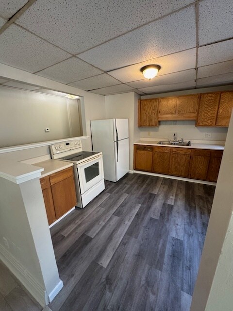 Building Photo - 200 Benton St