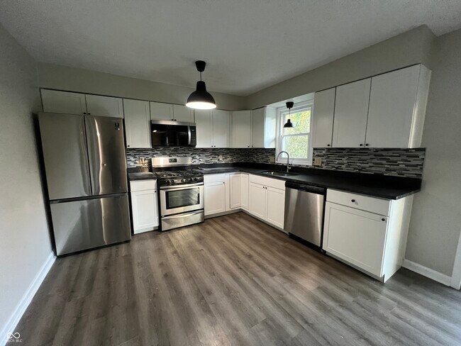 Building Photo - 4343 W Fairview Rd