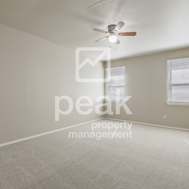 Building Photo - 4 Bedroom/2 Bathroom HOME FOR LEASE! Just ...