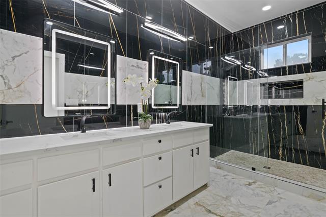 Building Photo - 9726 Sunset Dr