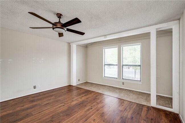 Building Photo - 1101 S Trace Dr