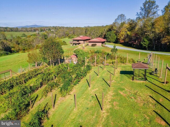 Building Photo - 72 Jordans Rd