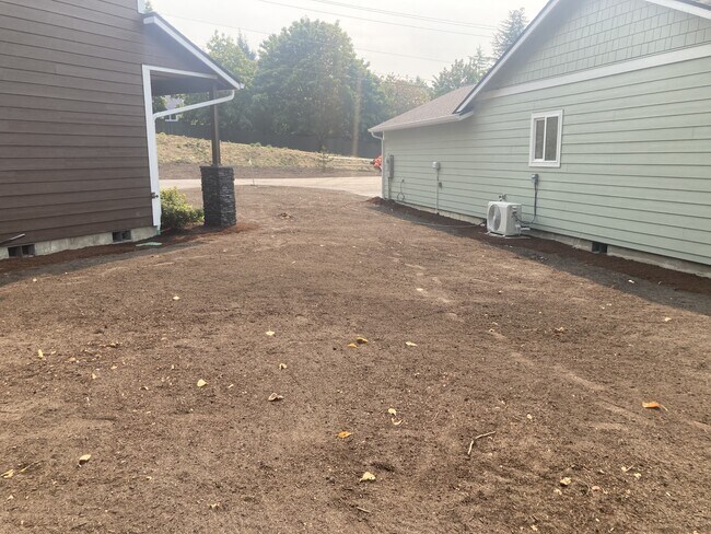 Building Photo - 1812 S 250th St