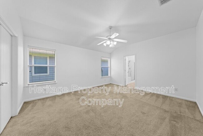 Building Photo - 9302 Mare Country