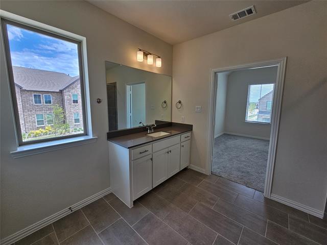 Building Photo - 2800 Jacaranda Dr