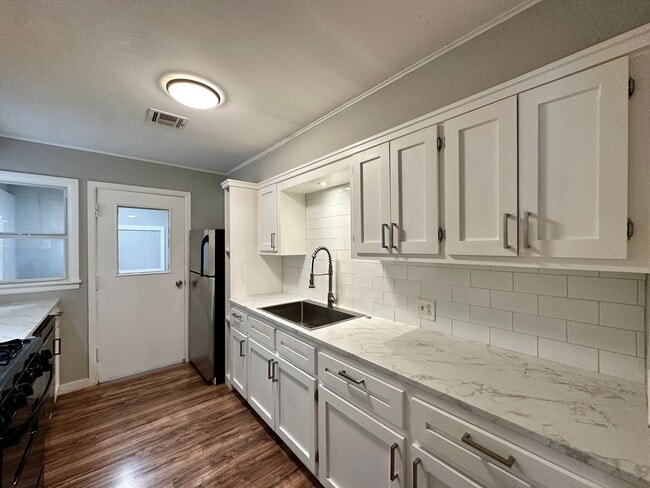 Building Photo - Wascher  Duplex