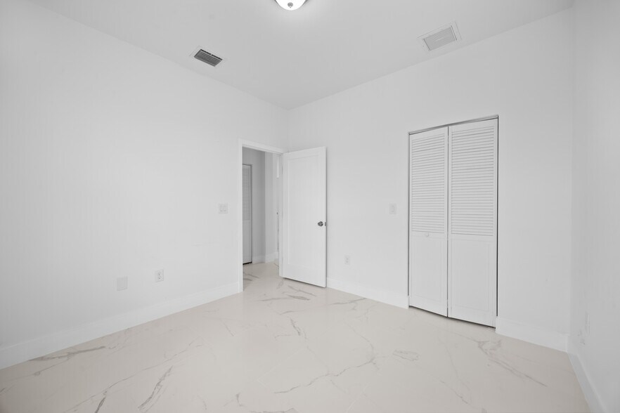 Building Photo - 1136 Ichabod Ave