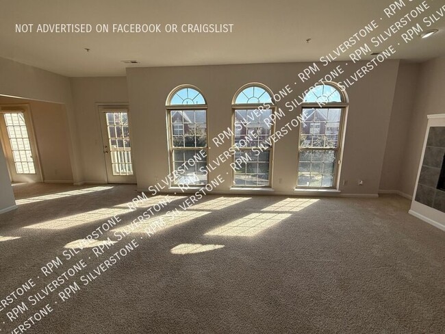 Building Photo - 3255 Camden Dr