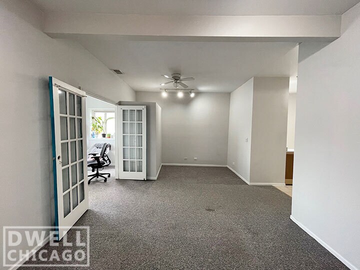 Building Photo - 3631 N Hermitage Ave