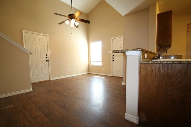Building Photo - ~INVITING 3/2.5 Townhome Includes Granite in Kitchen & All Kitchen Appliances***Landscaping Inclu...