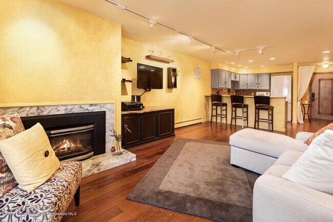 Building Photo - 205 E Durant Ave