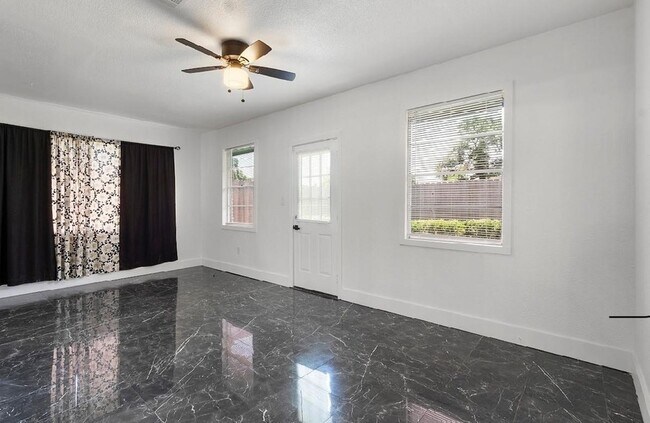 Building Photo - 4303 Dacca Dr