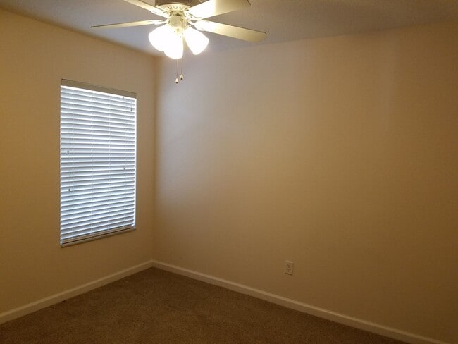 Building Photo - $1550 - 3/2/1 - Palm Coast Duplex - Great Location